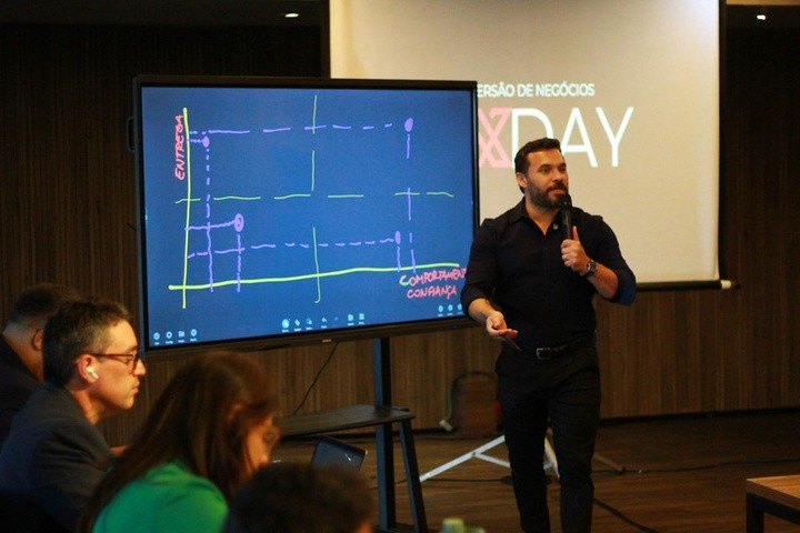 Auditório cheio durante treinamento de liderança
